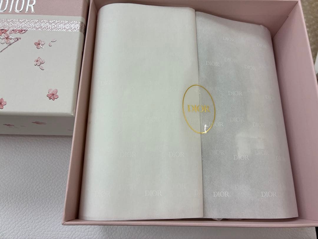 最新　限定　Dior ディオール ギフトボックス　箱　蝶と花　5個