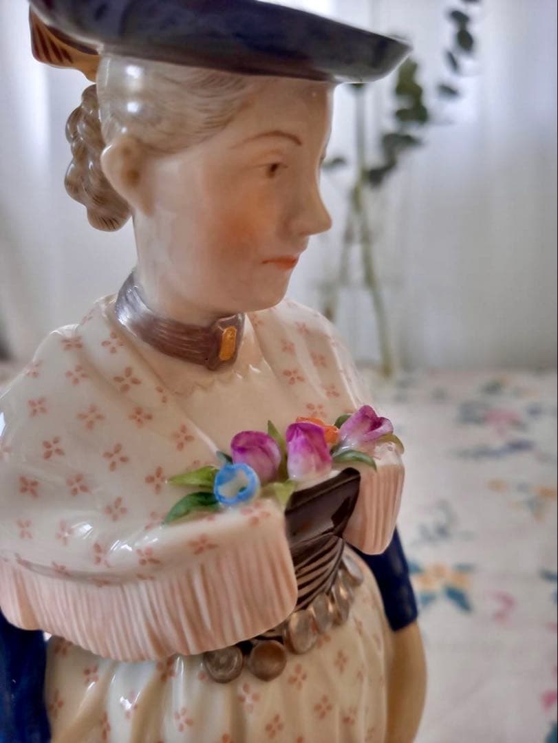 Nymphenburg ニンフェンブルグ　女性　フィギュリン　ドイツ製