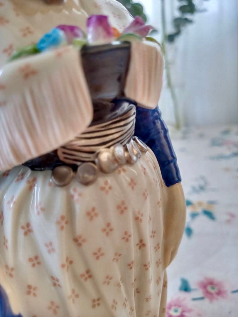 Nymphenburg ニンフェンブルグ　女性　フィギュリン　ドイツ製