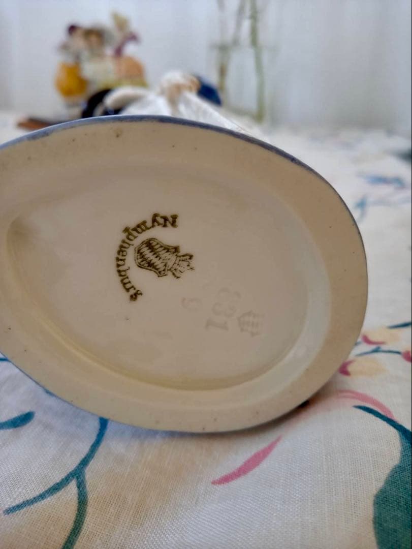 Nymphenburg ニンフェンブルグ　女性　フィギュリン　ドイツ製