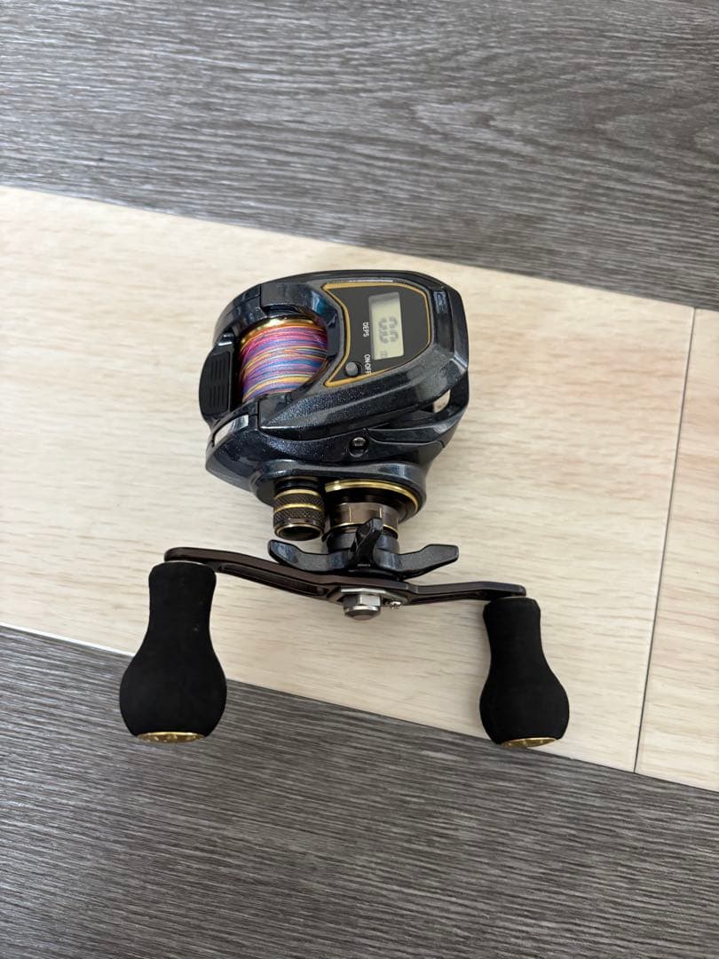 デジタル表示付き両軸リール