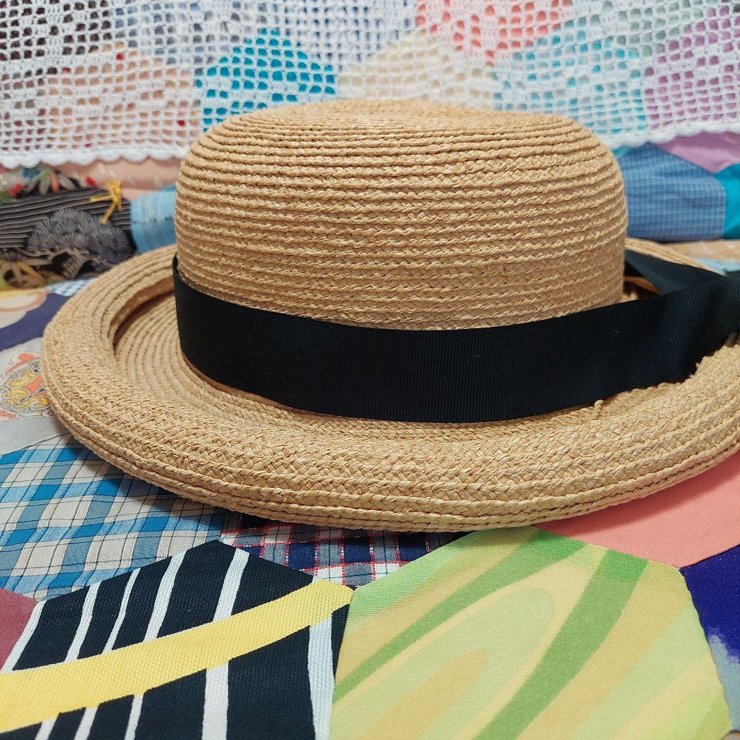 つばの形が可愛いヘレンカミンスキー ラフィア・麦わら帽子
