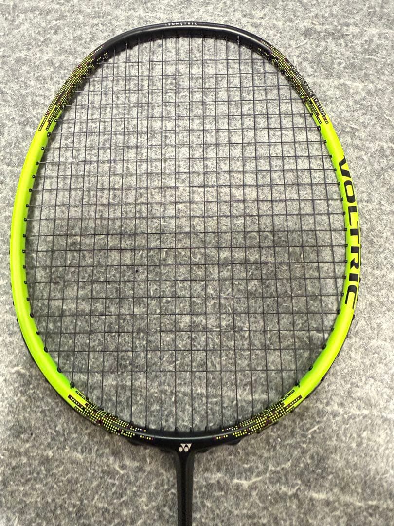 ヨネックス　YONEX VOLTRIC 30