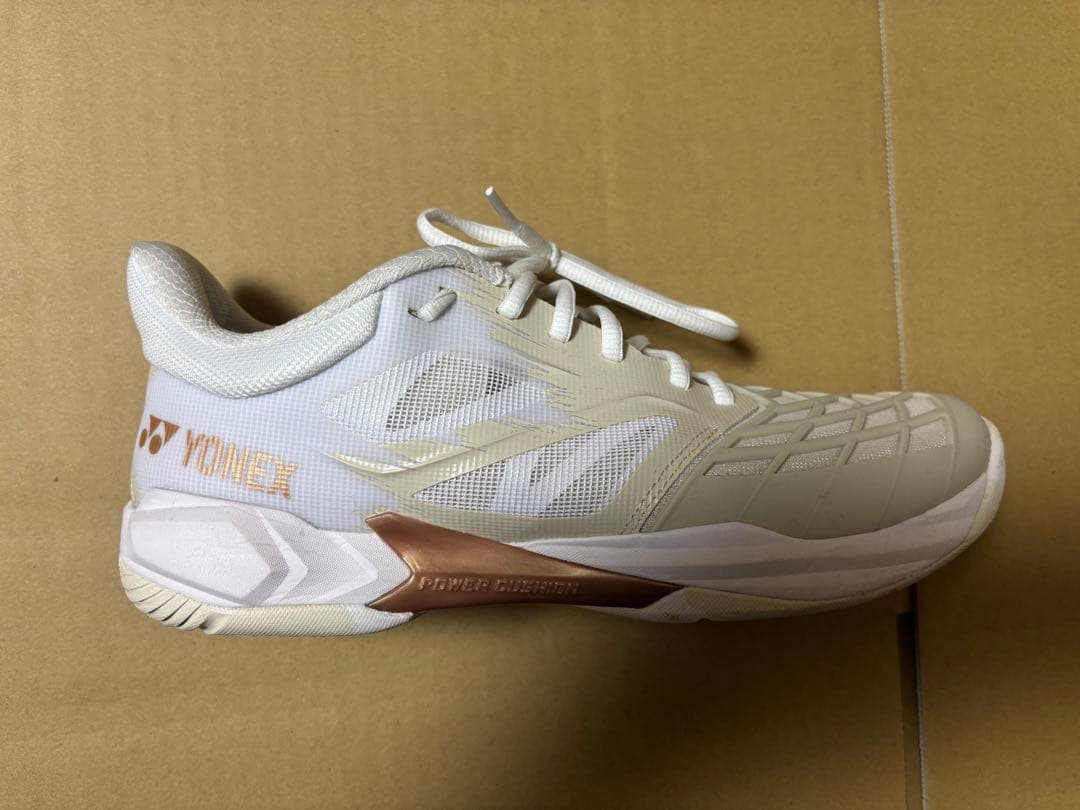 YONEX パワークッションカスケードドライブ　ベージュ　26.0 新品同様