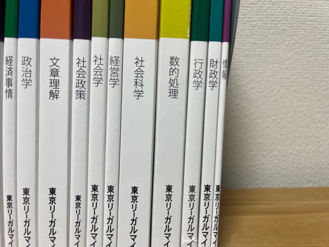 解きまくり35,640円以上　2025年度版　LEC東京リーガルマインド　公務員