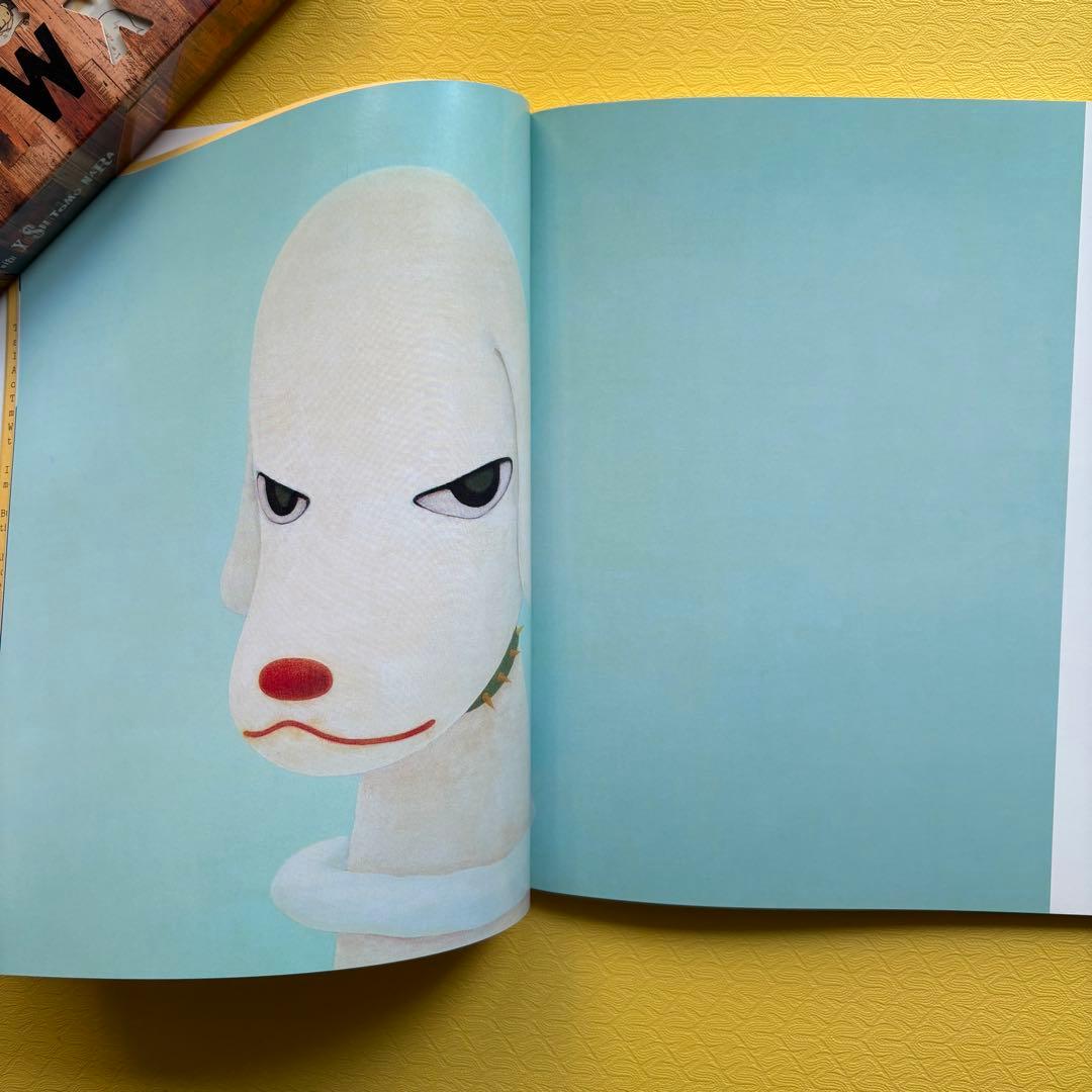 奈良美智　「NOTHING EVER HAPPENS」 エンボス加工のカバーです