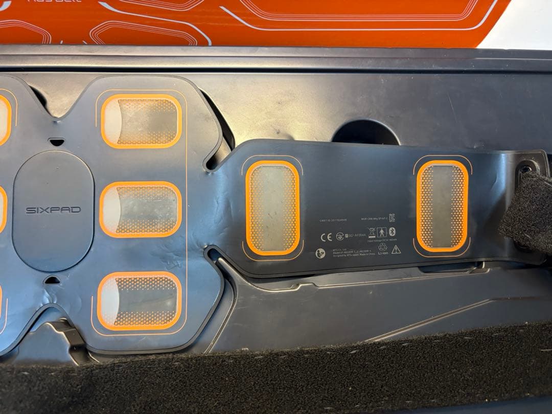 【月末大セール】新品パッド付　シックスパッド　アブズベルト　S/M/L