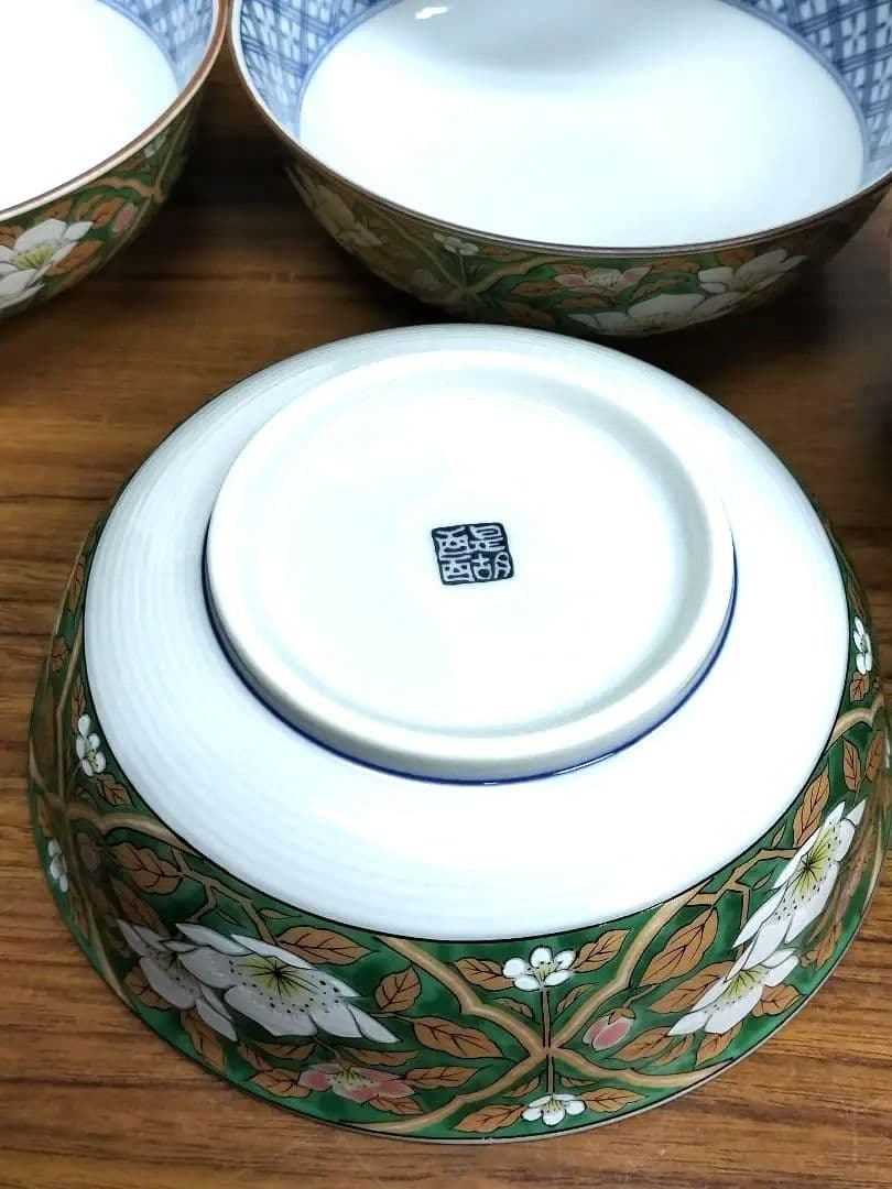 有田焼　醍醐　花柄デザインの陶器鉢10個揃え