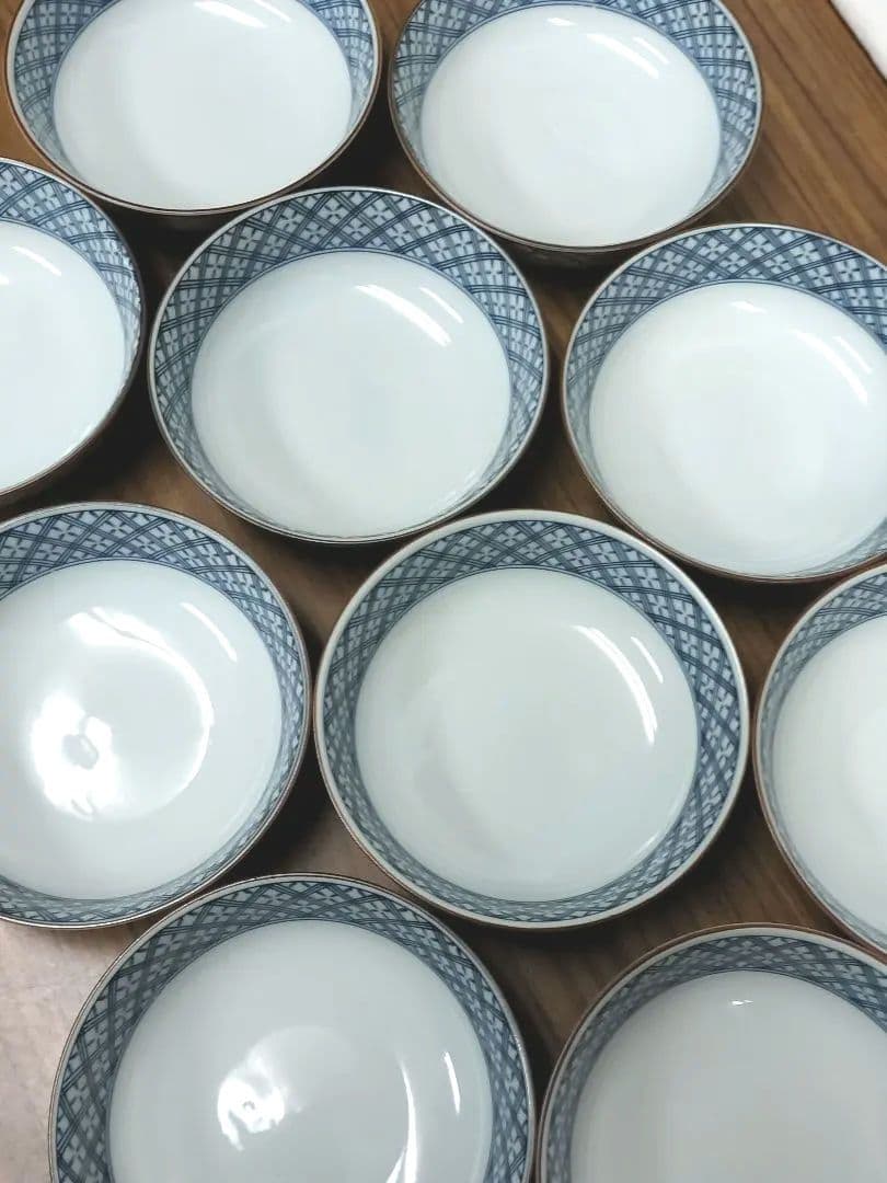 有田焼　醍醐　花柄デザインの陶器鉢10個揃え