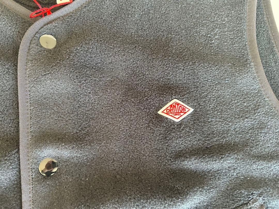 DANTONフリースカラーレスベストブラック