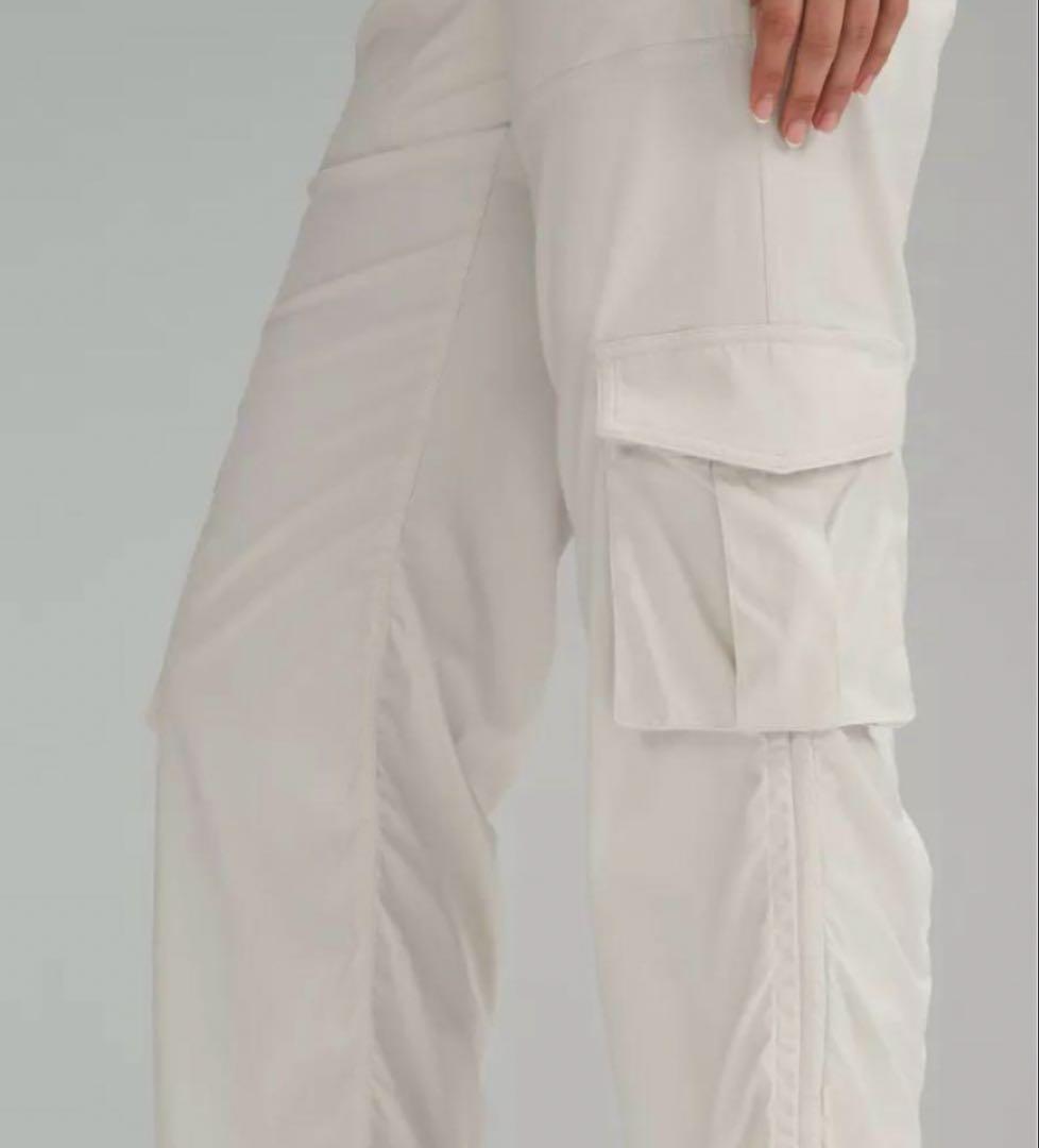 ルルレモン　カーゴパンツ