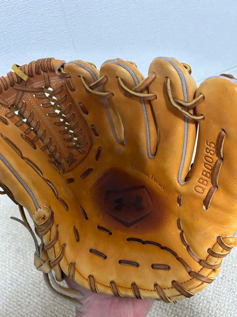 Under Armour 硬式グローブ QBB0085 ベージュ