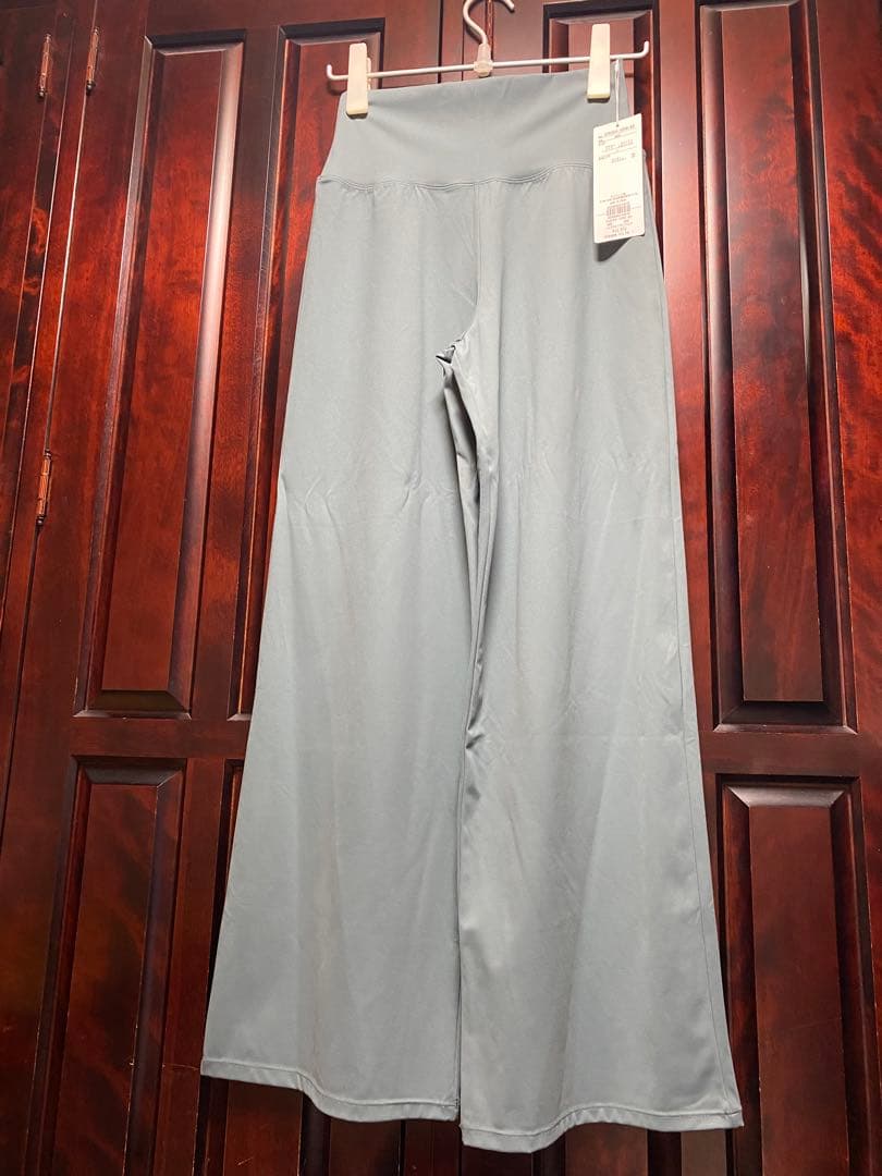 【未使用・タグ付き】チャコット　バランス　ハイウエスト　ワイドパンツ　グレー　L
