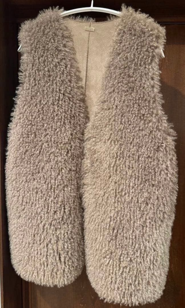 Vネックフェイクファーベスト　モカ　リバーシブル　コメントありで更に値下げします