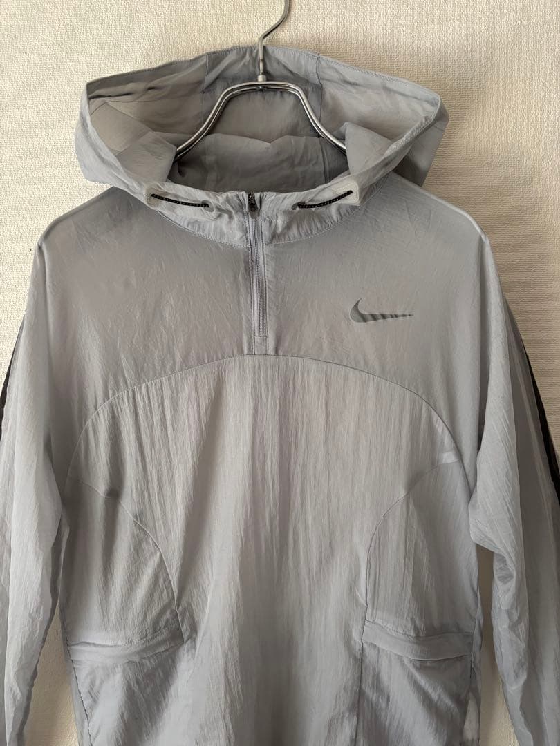 Nike Women'sウィンドブレーカー グレー