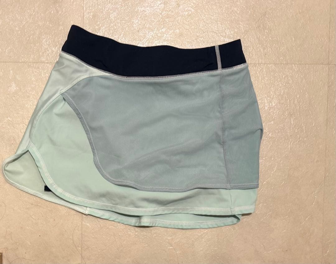 Nike アシンメトリック タンクトップとスカートセットアップ