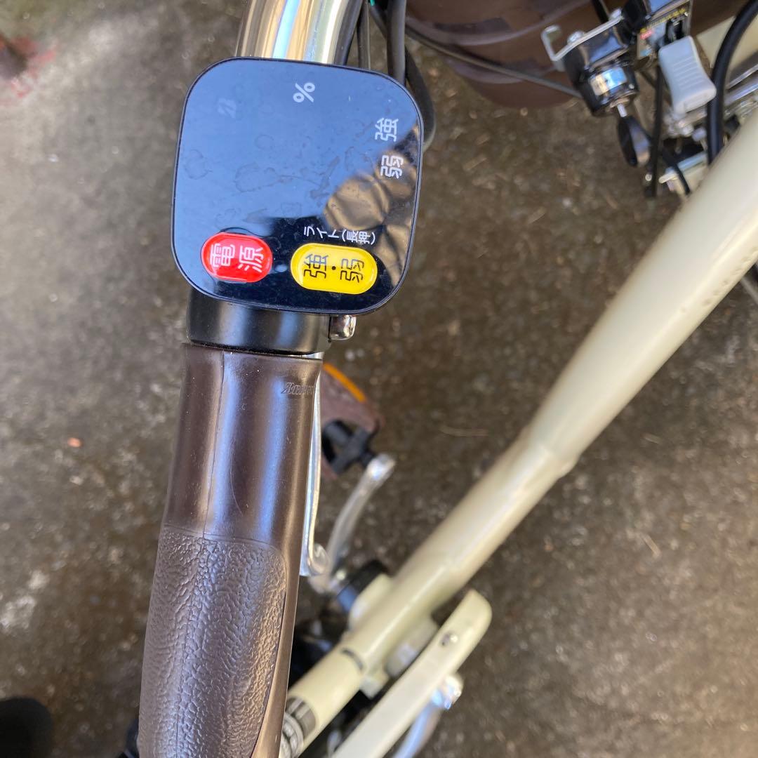 クリーム色 三輪電動アシスト自転車