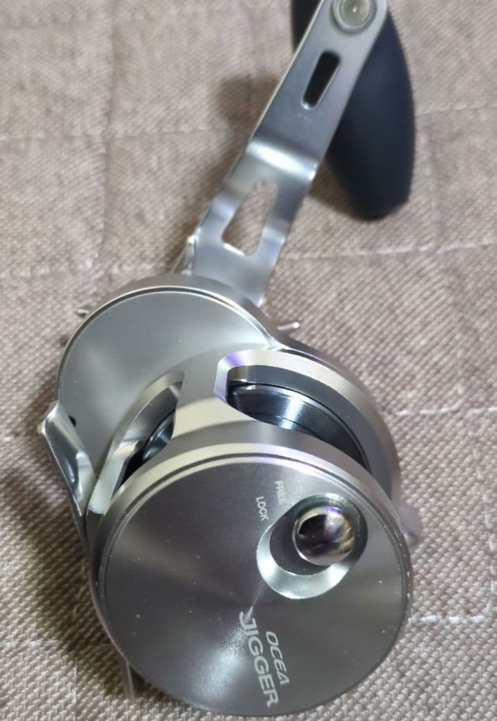 SHIMANO シマノリール「17 オシアジガー 1000HG 右ハンドル