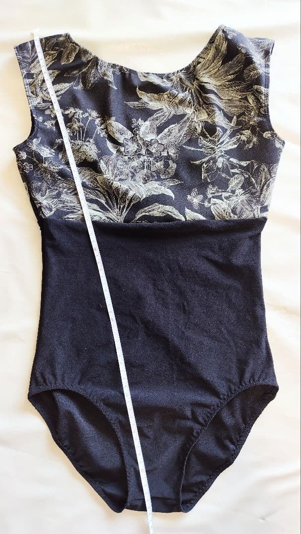 M～L/洗練されたボタニカル柄、黒のシックで大人っぽいフレンチ袖レオタード