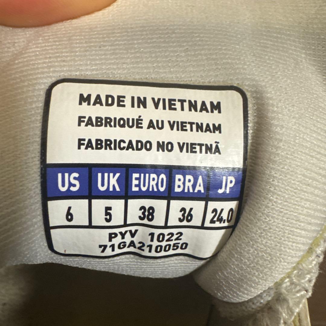 Mizuno バドミントンシューズ ホワイト/ゴールド