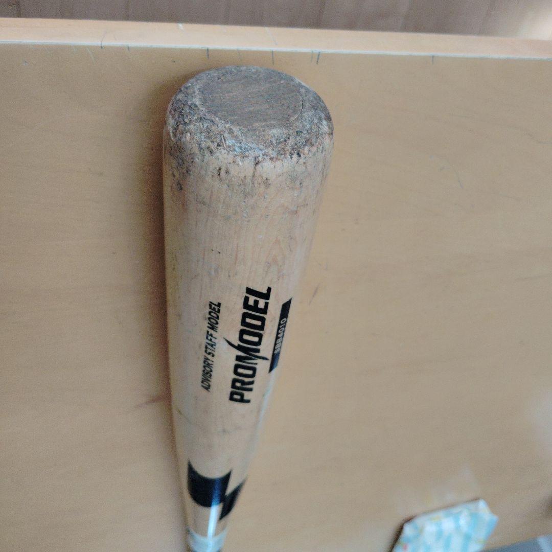 軟式用ミズノ、木製バット２本とグローブ２個