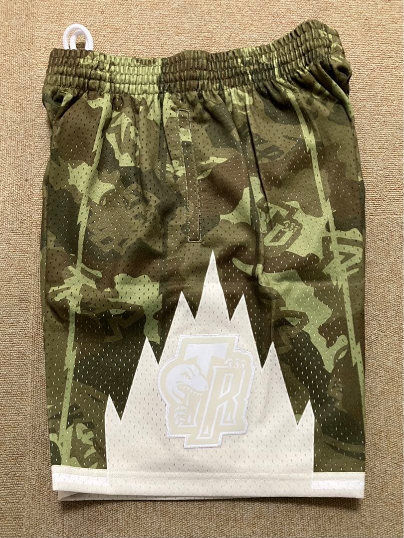 新品　NBA ラプターズ　ミッチェル&ネス　ショーツ　バスパン　カモフラ　迷彩