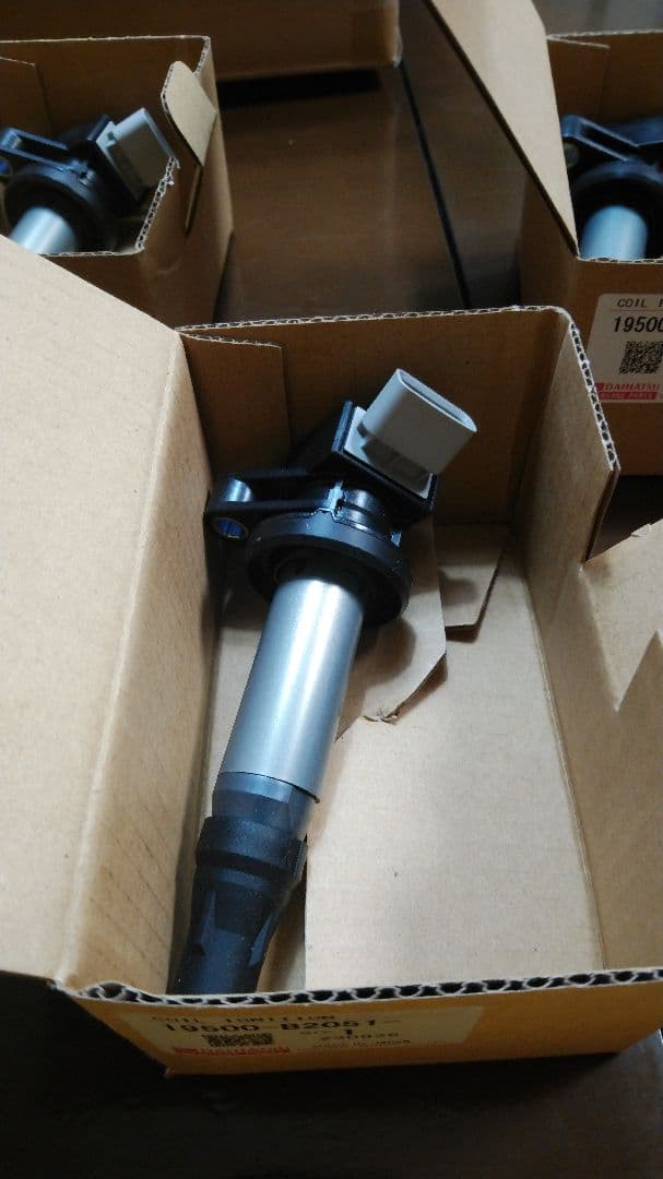 トゥモロー　ダイハツ　イグニッションコイル純正新品　19500-B2051
