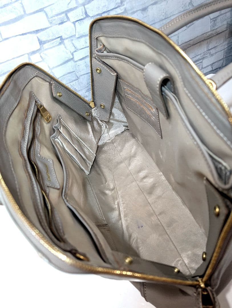 美品　トートバッグ　ビジネス　ショルダー　レザー　本革　A4　大容量　グレージュ