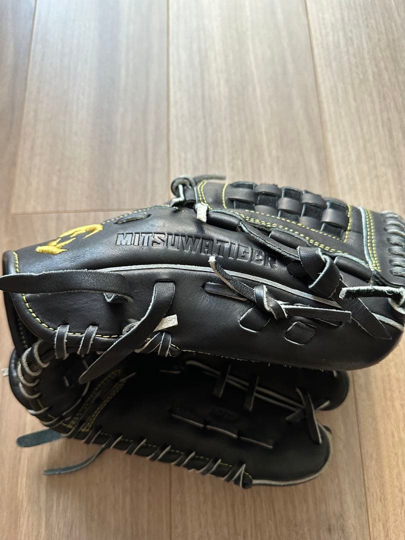 【美品】屋外未使用　ミツワタイガー　ピッチャー用　グローブ 軟式　大人用