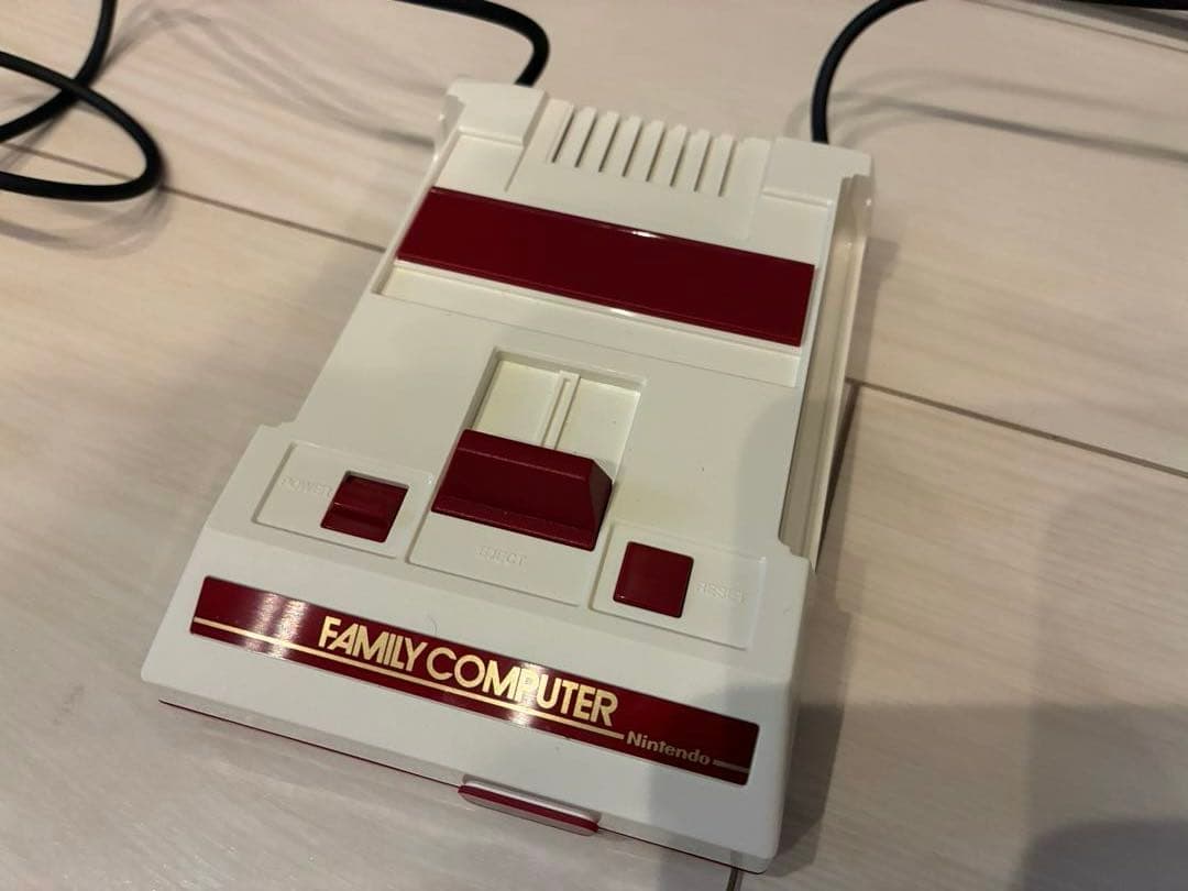 アダプタ付　ニンテンドークラシックミニ ファミリーコンピュータ