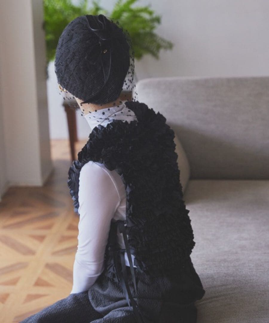 perna スクエアフリルベスト 黒