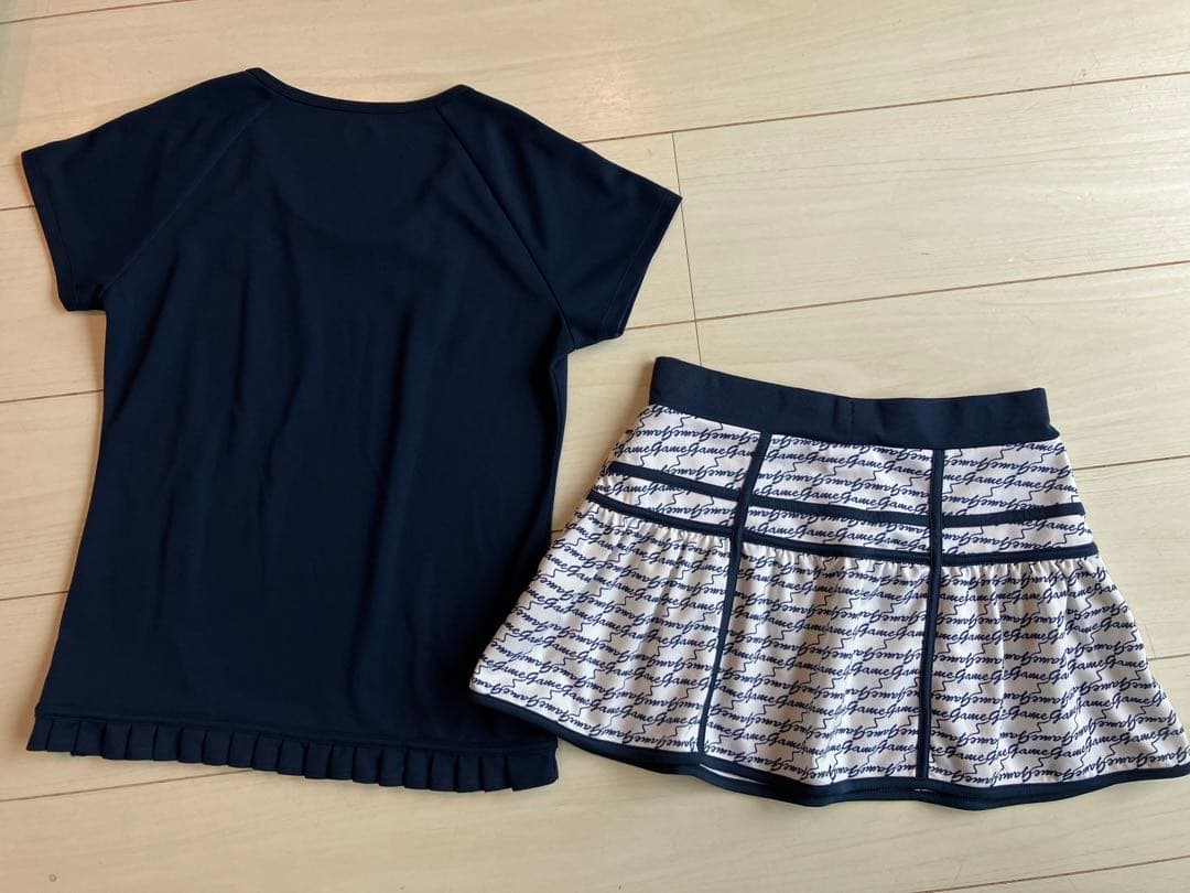 minmi＊フィラ＊シルエットの綺麗なスコートと裾プリーツが可愛い上下