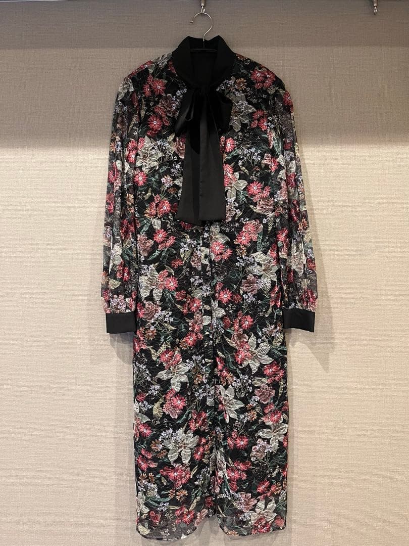 美品☆グレースコンチネンタル　ボタニカルプリント刺繍ボウタイワンピース　38