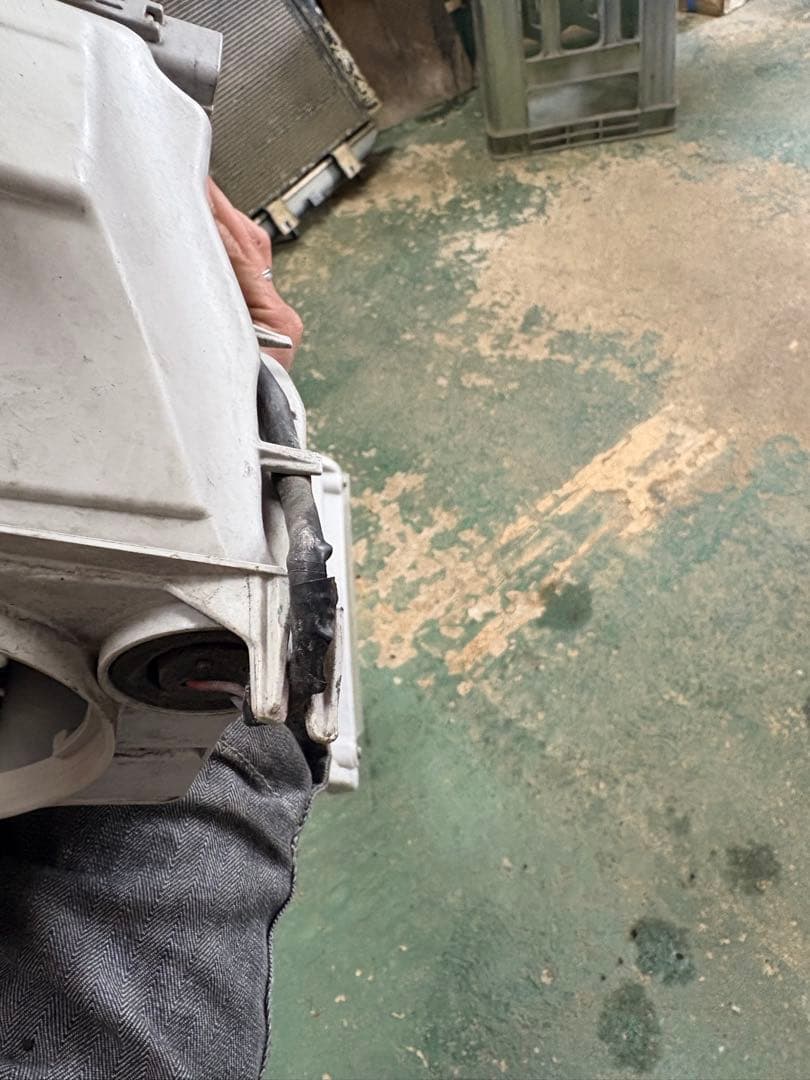 KDH201 右ヘッドライト　ジャンク