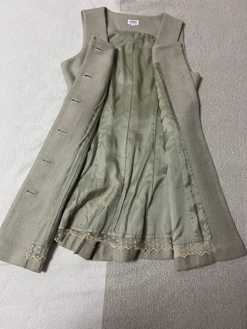 FOXEYジレ ベスト 上質ウールカシミヤ混 ヘリンボーン柄ベージュ 42