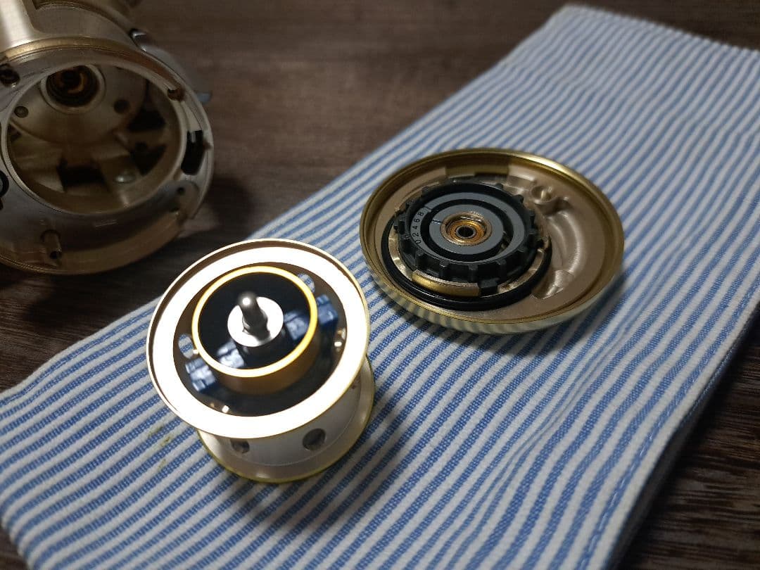 美品　希少　ダイワ　ミリオネア　CV-Z105　②