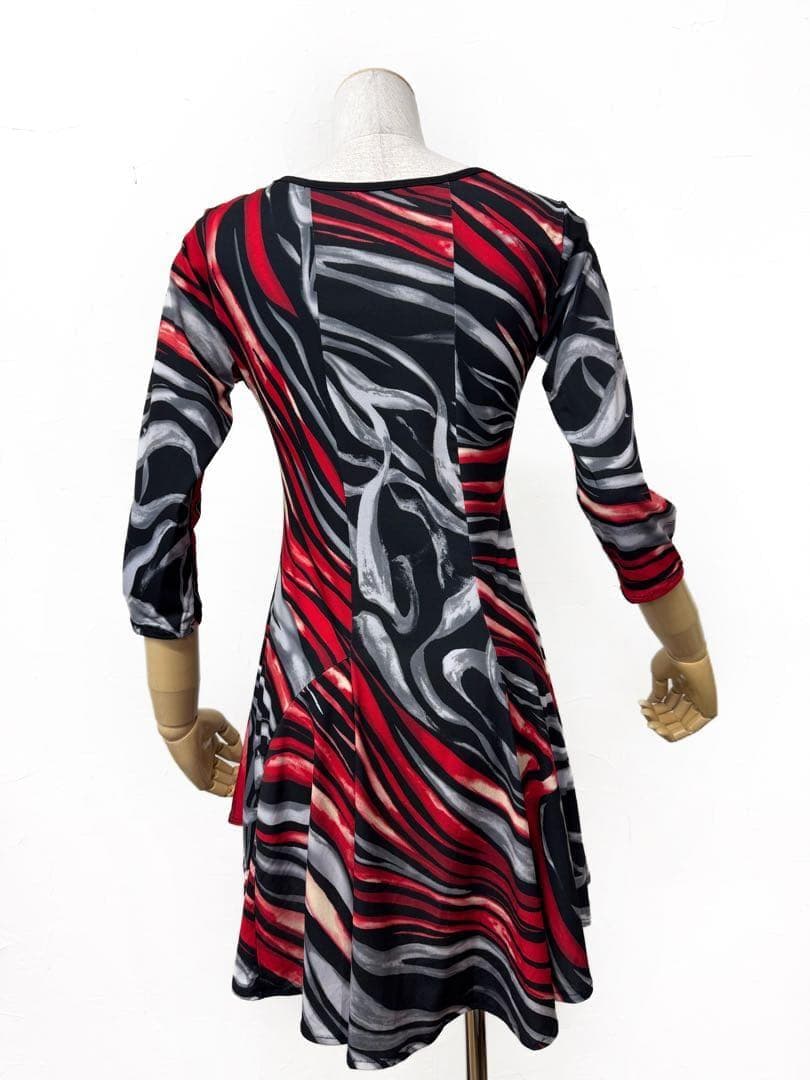 【スタイリッシュ】新品社交ダンス　赤黒プリントチュニックｒ391