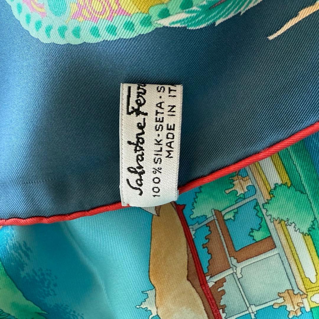 新品 未使用 フェラガモ シルクスカーフ 大判 90×90 ラグジュアリー