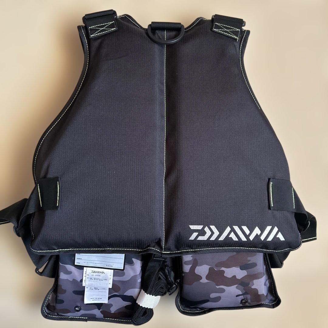 美品 ダイワ ライトフロートゲームベスト DF-6406 フリーサイズ