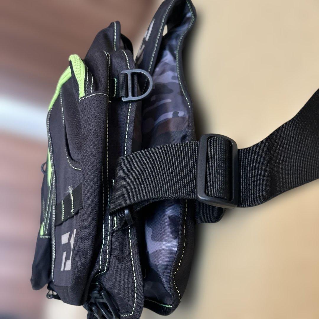 美品 ダイワ ライトフロートゲームベスト DF-6406 フリーサイズ