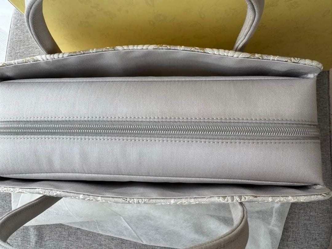 伊と忠　ライトグレー　正絹西陣織和装用バッグ