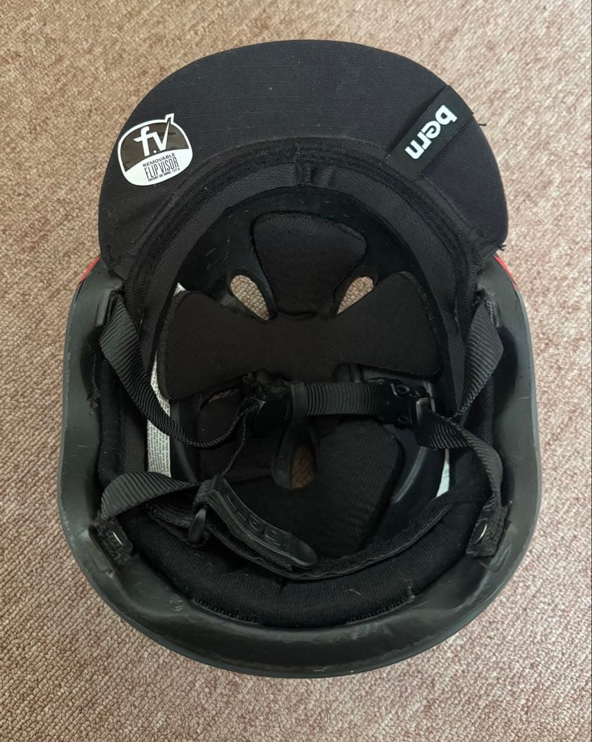 美品 bern バーン　XS-S 子供用ヘルメット スケボー サメ グレー