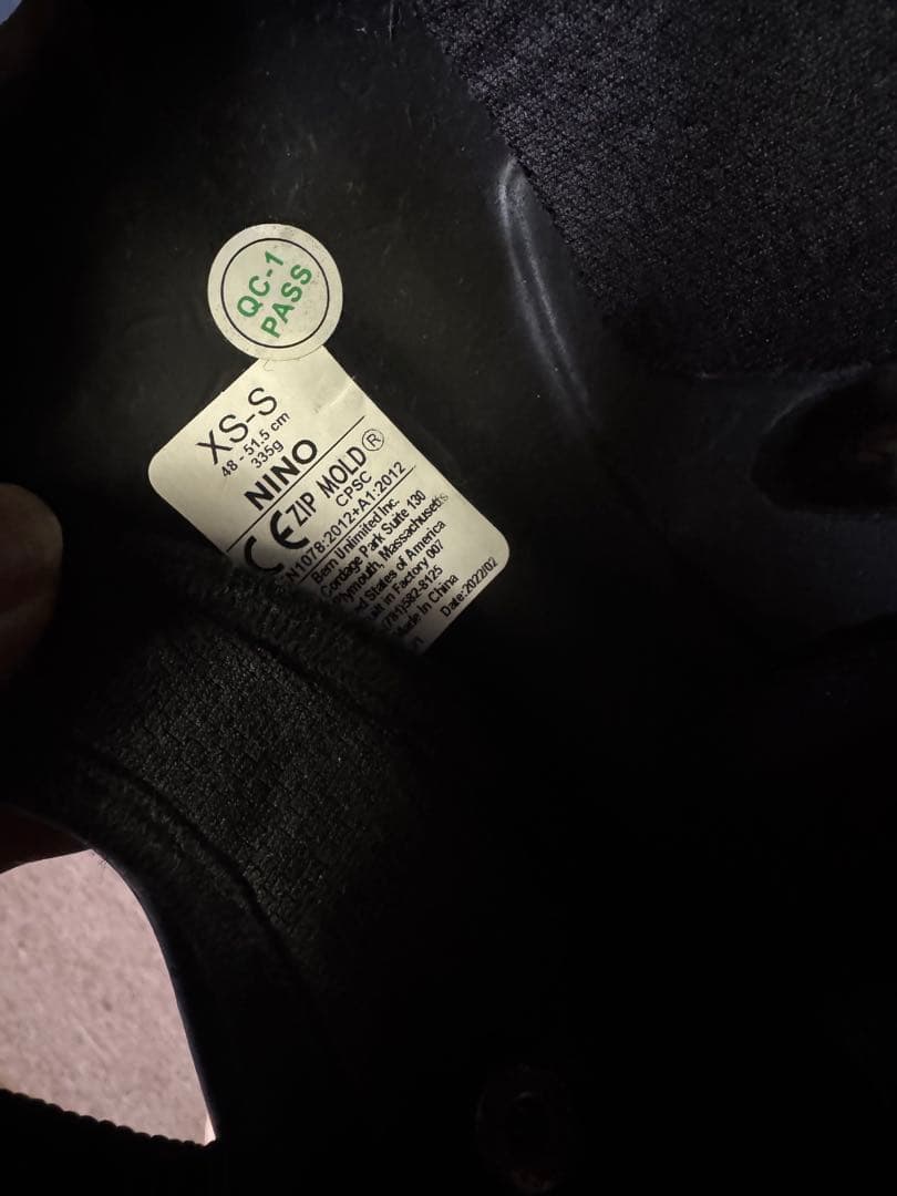 美品 bern バーン　XS-S 子供用ヘルメット スケボー サメ グレー