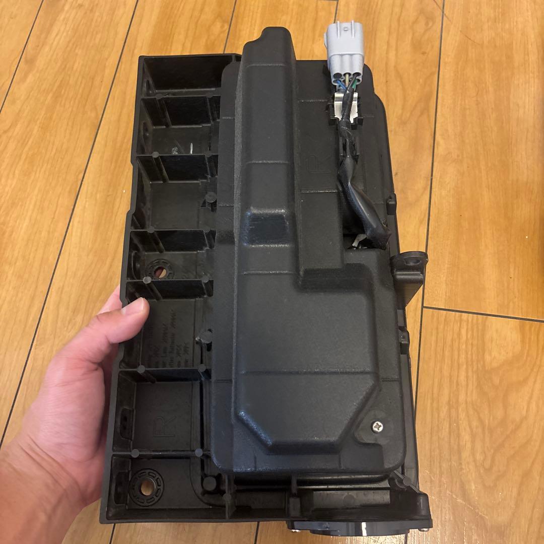 日野　純正　小糸テールランプ　新車外し