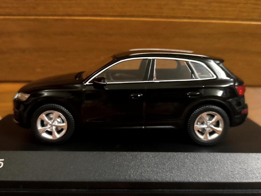 アウディ特注 Audi collection 1/43 Audi Q5ミニカー