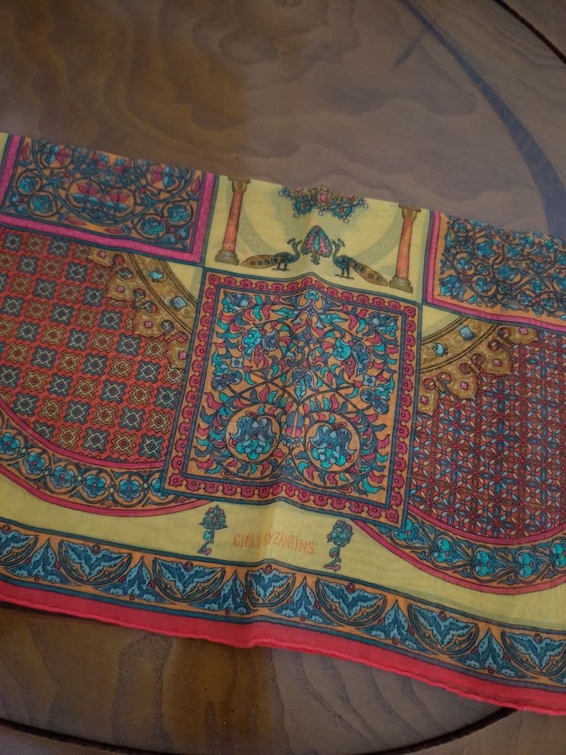 HERMESシルク製 幾何学模様 スカーフ本日で削除いたします