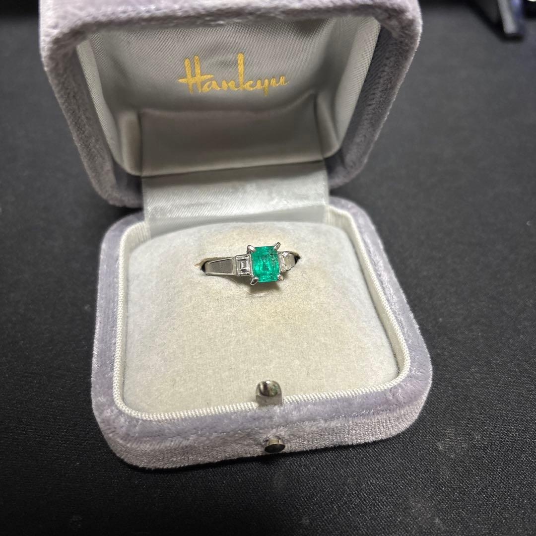 プラチナのエメラルドとダイヤモンド