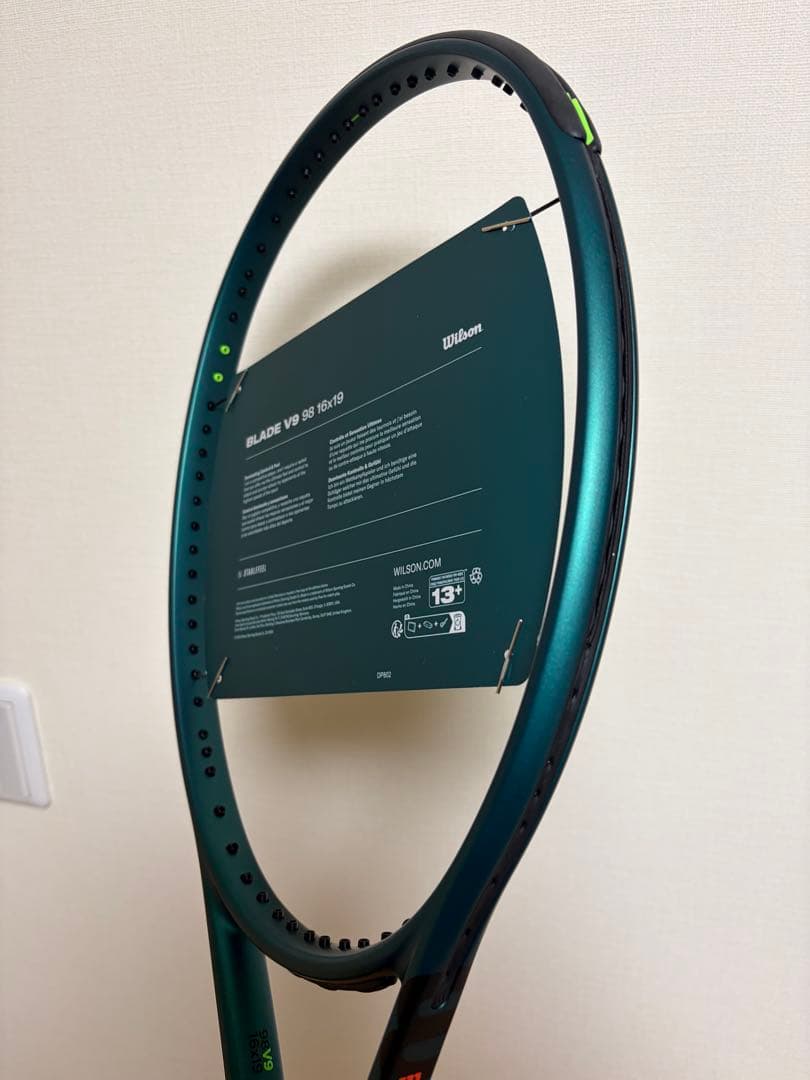 Wilson Blade 98インチ G2ラケットバック、ガット付