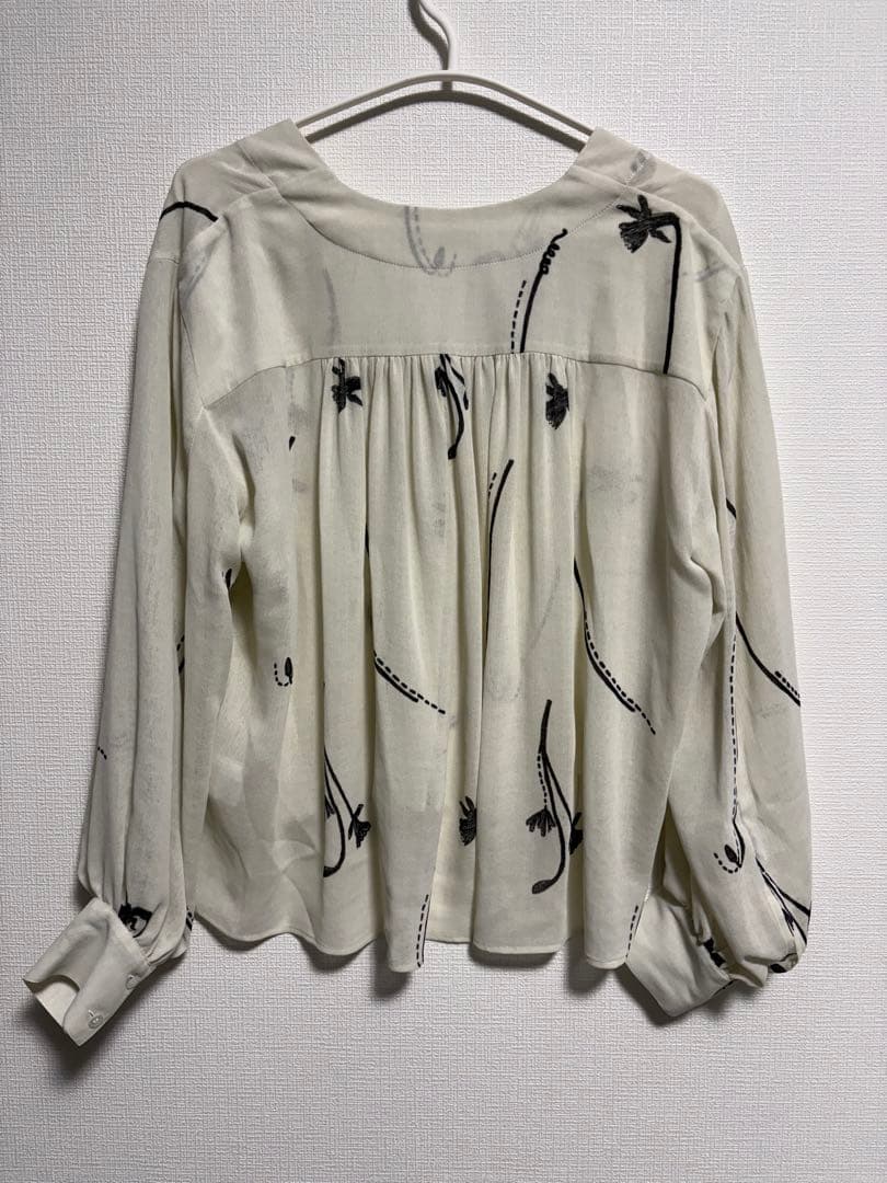 新品未使用　デプレ　シングルフラワープリント Vショートブラウス