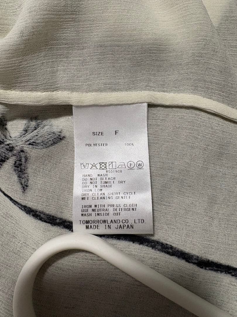 新品未使用　デプレ　シングルフラワープリント Vショートブラウス